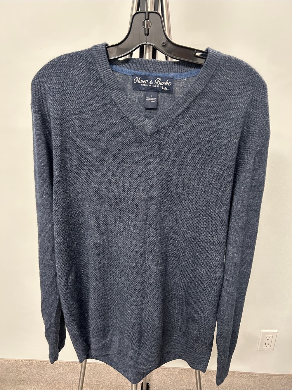 NWOT Men's Oliver & Burke  V-Neck Sweater - Blue